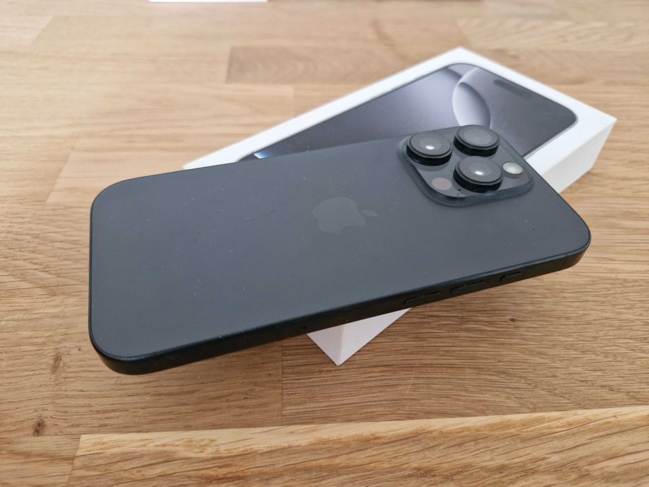 Apple iPhone 16 Pro / 256 GB / Gwarancja