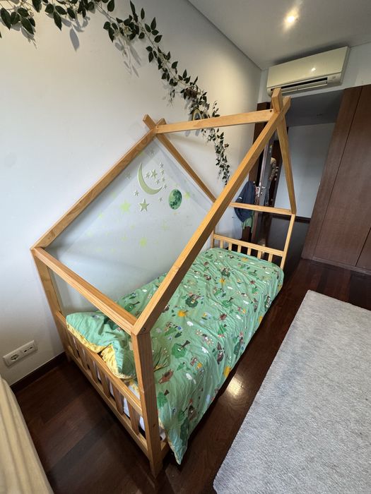 Cama criança tipo casa