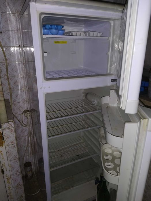 frigorifico muito bem conservado, tudo a funcionar bem.