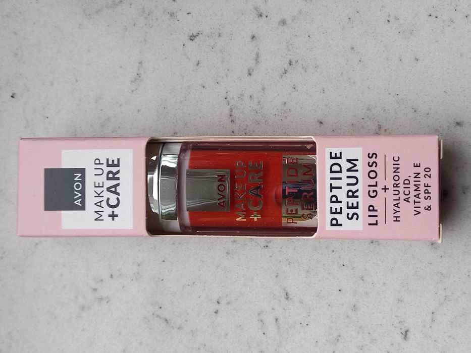 Błyszczyk-serum z peptydami Ruby Drip Avon