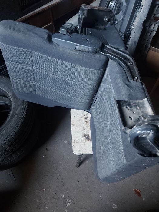 Крісло автомобільне