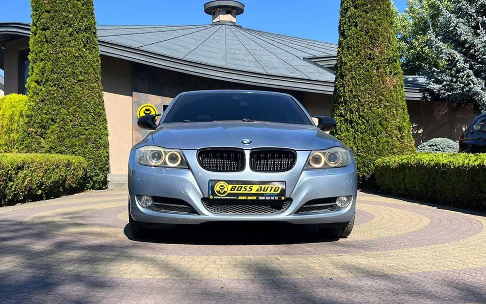 BMW 320 I 2009 року