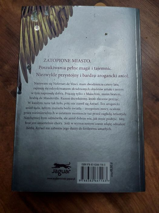 Berło Światła. Kroniki Atlantydy, Marah Woolf