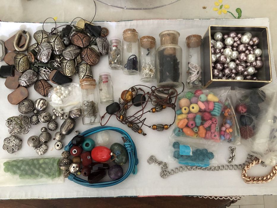 Colares, contas várias, pérolas, fechos, alicates, bijuteria NEGOCIAVEL