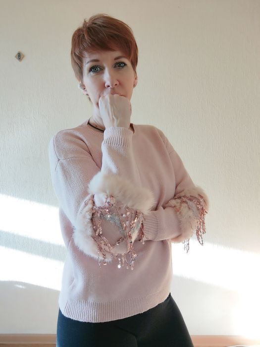 Продам 4 светри  джинсовий комбінезон