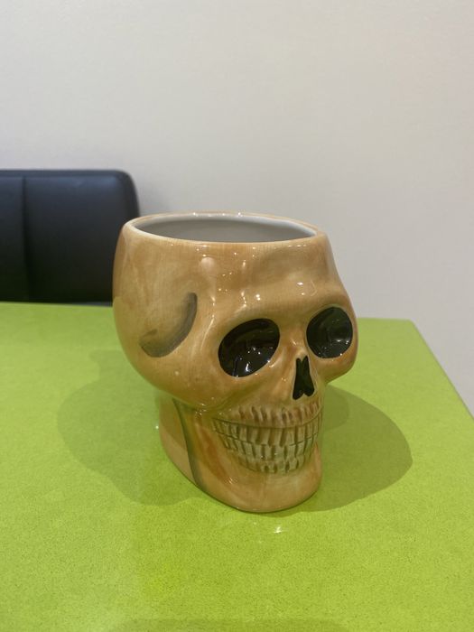 Caneca Caveira em bom estado