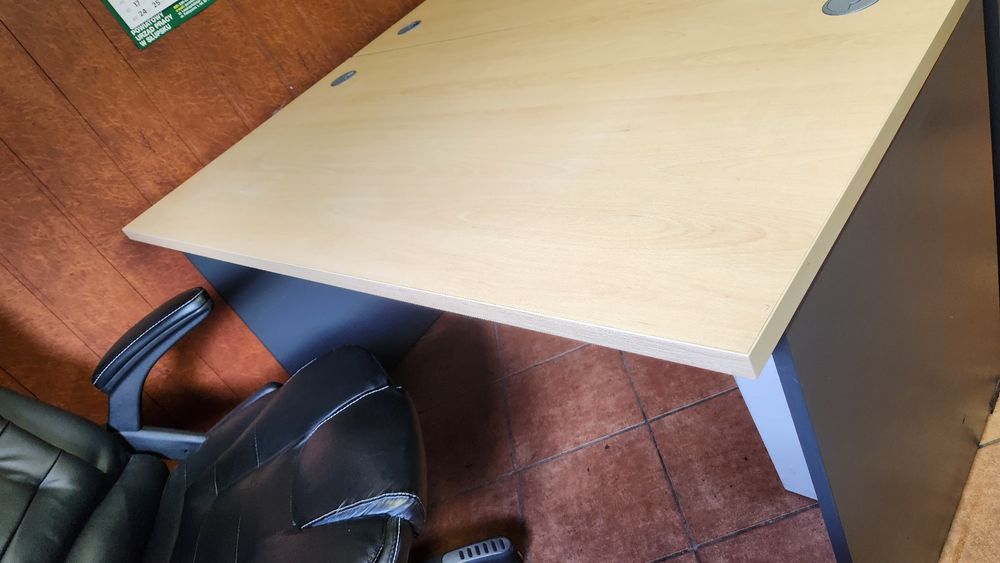 Biurko do biura domu