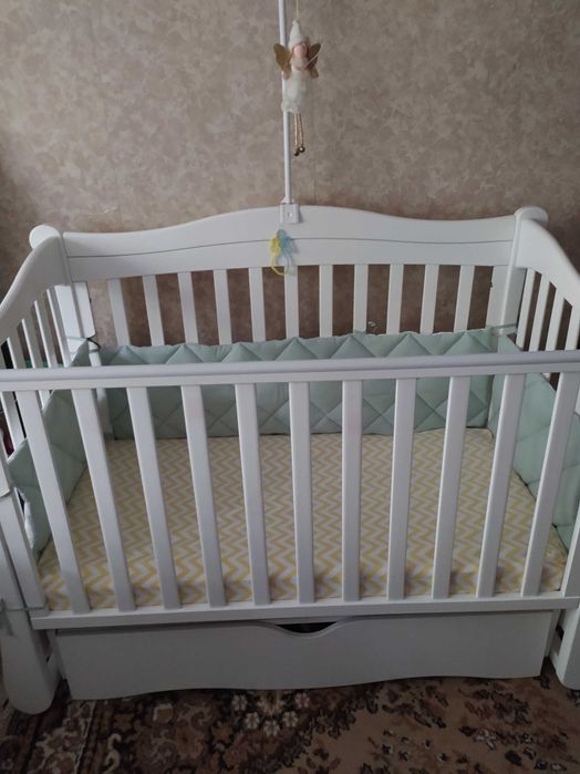 Дитяча кроватка для малюків