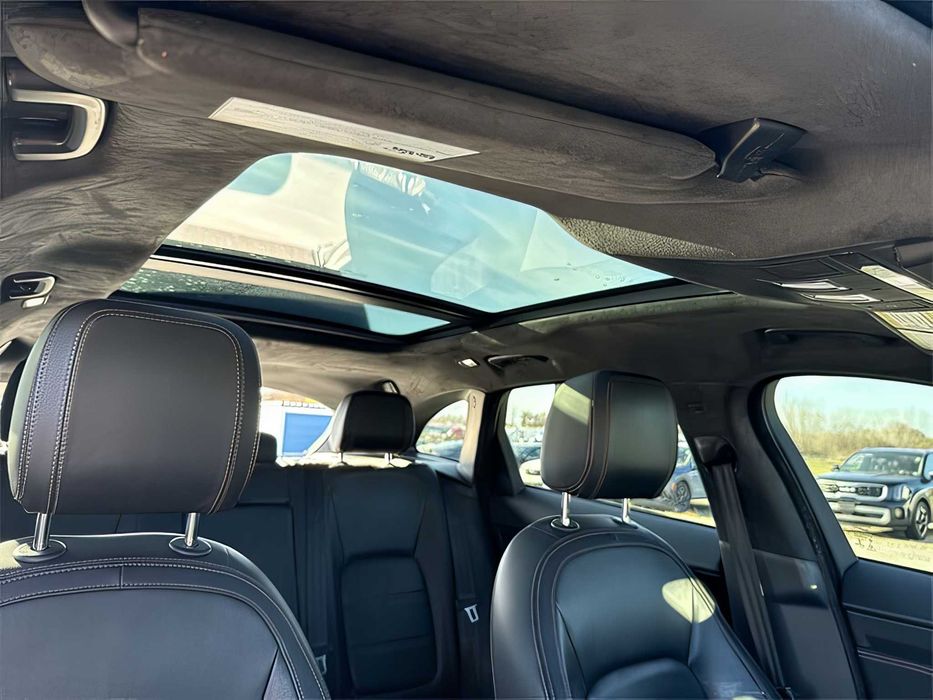 Jaguar F-PACE      2020