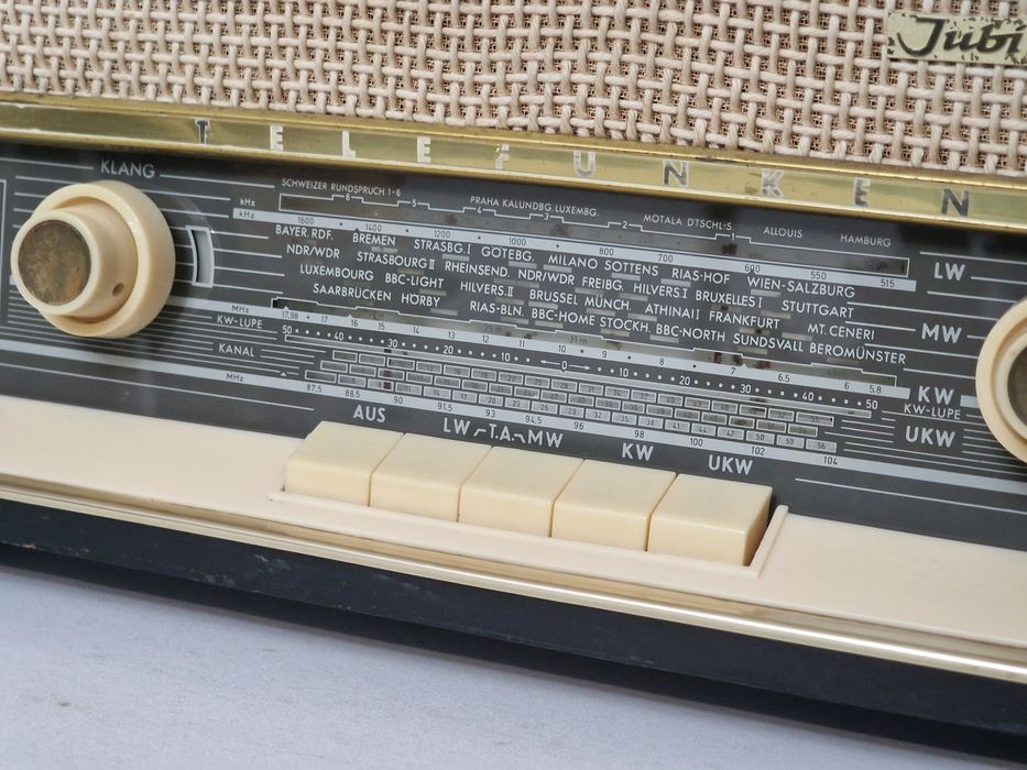 Rádio antigo reparado Telefunken