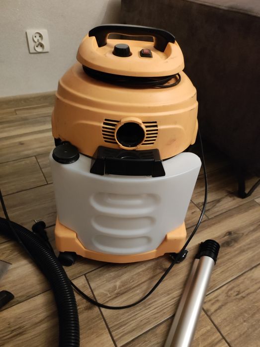 Odkurzacz piorący RIWAL