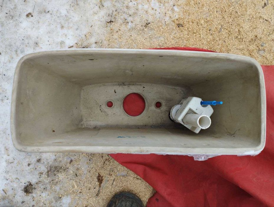 Бачок для унитаза,без кришки.