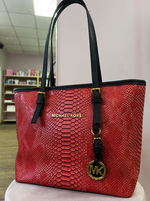 Вместительная кожанная натуральная сумка michael kors