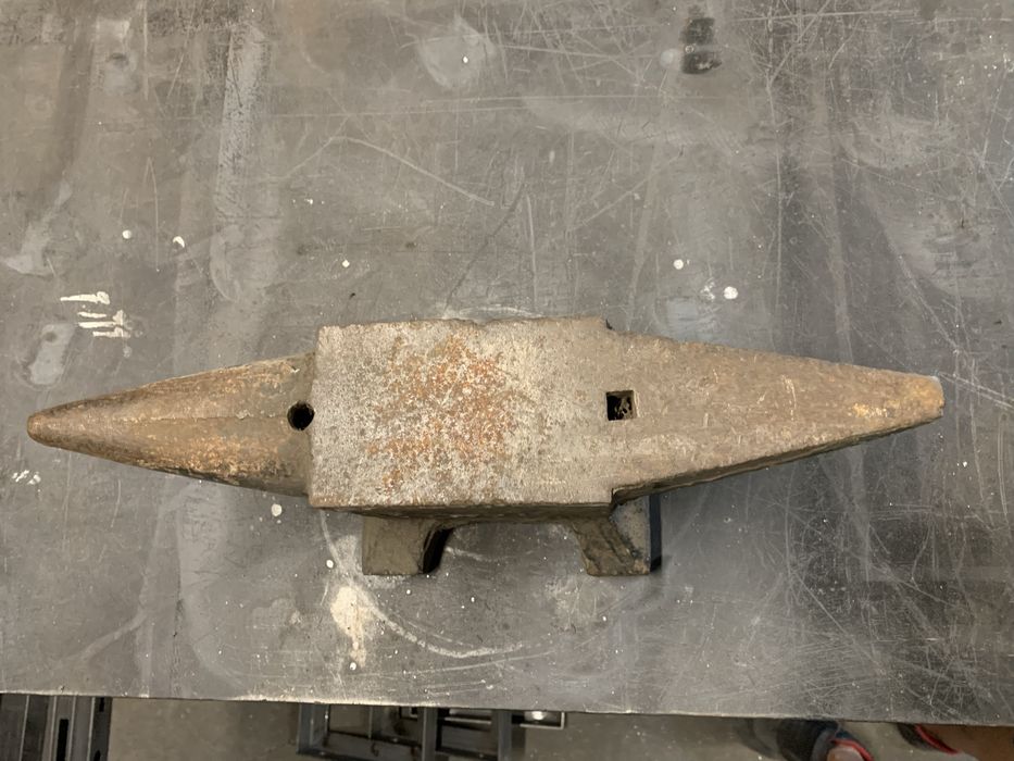 Kowadło  około 30 kg