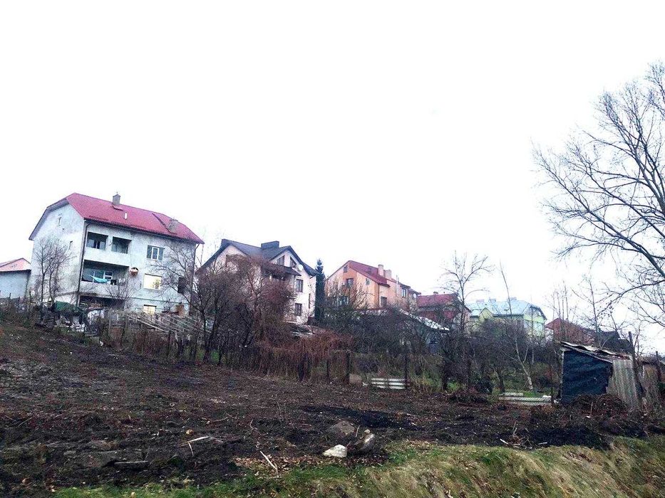 Продаж будинку і земельної ділянки