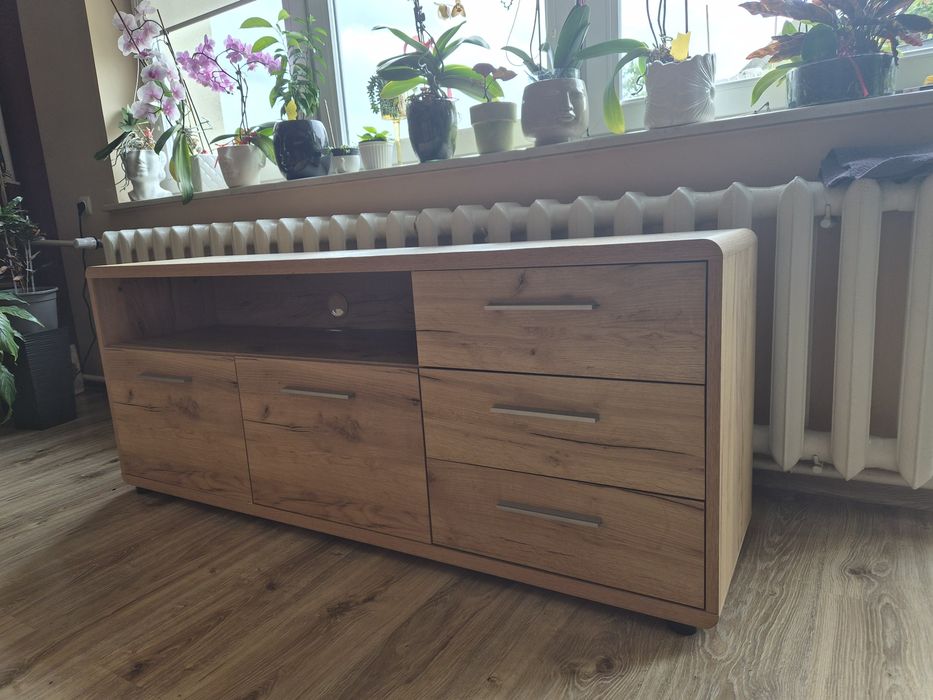 Szafka rtv pod tv