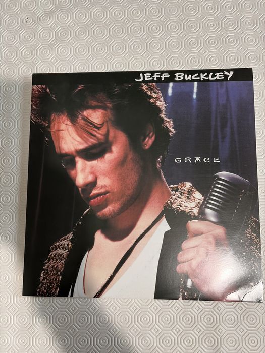 Vendo dois discos de vinyl Jeff Buckley e Valentino