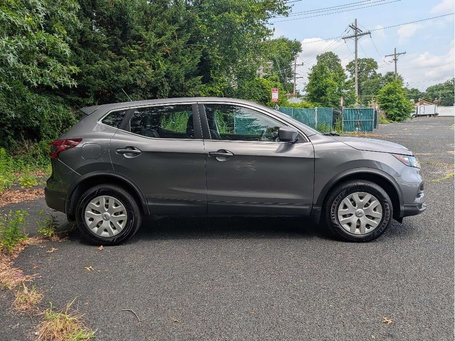 Nissan Rogue Sport      2021