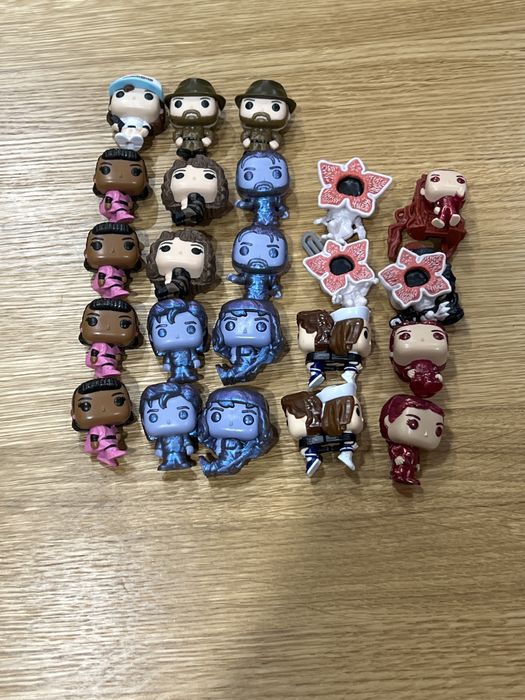 Sprzedaje figurki stranger things