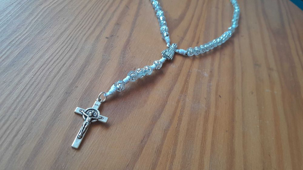 Terço branco de Nossa Senhora de Fátima  feito à mão