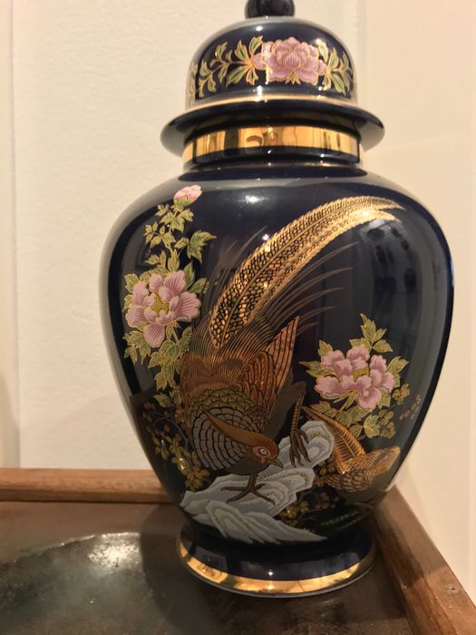 Dois potes em azul de Sévres em porcelana japonesa
