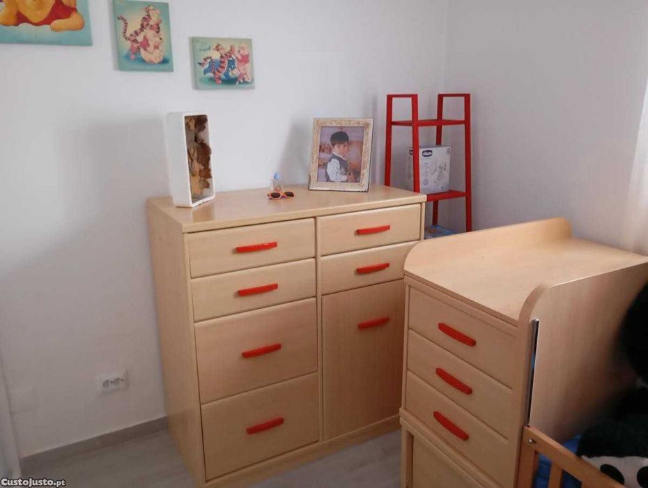 Conjunto de Móveis de Quarto de Bebé Berço/Cama + Cômoda com Gavetas