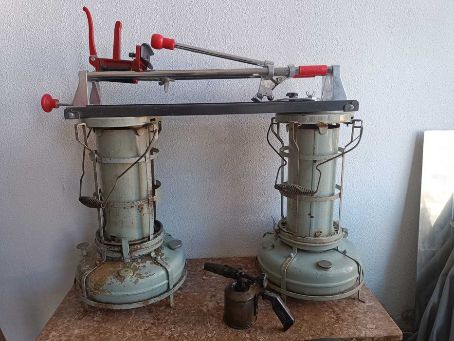 Dois Aquecedores a petróleo "antiguidades"