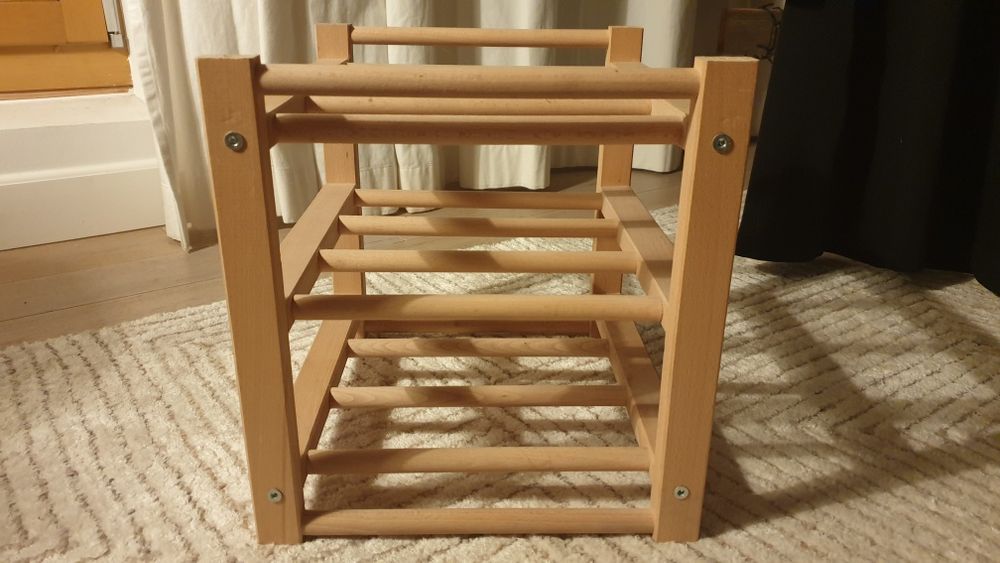 stojak na 9 butelek wina IKEA HUTTEN