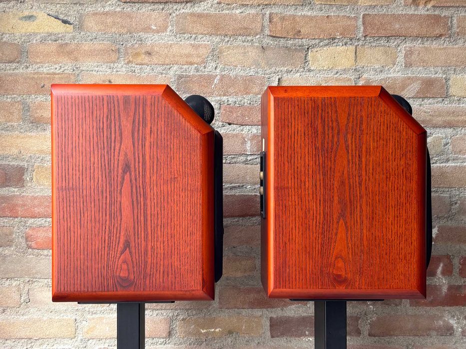 Kolumny Bowers & Wilkins B&W CDM1 Red Cherry – kultowe monitory