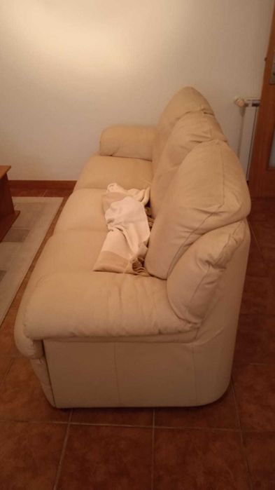 Sofá de Sala em Pele