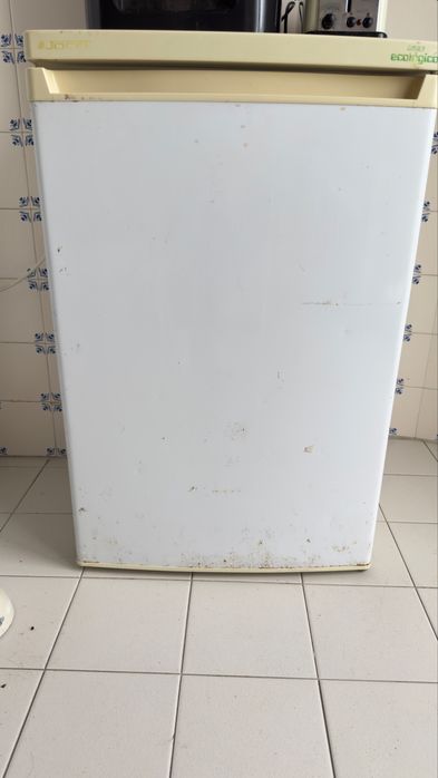 Mini Frigorifico Jocel - Pequeno/ Ideal Quarto ou Escritorio