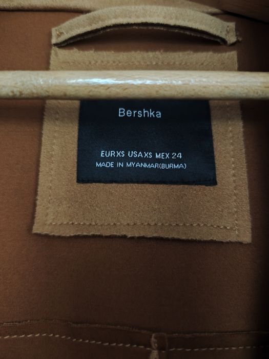 Zamszowy płaszczyk Bershka