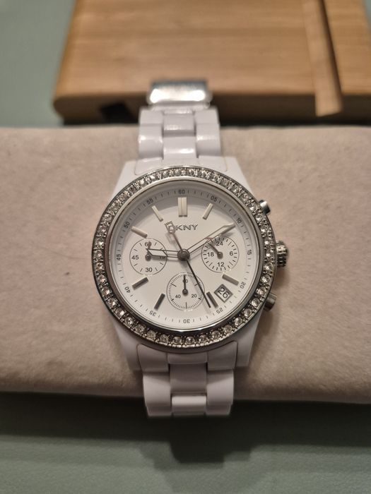Женские наручные часы бренда DKNY
