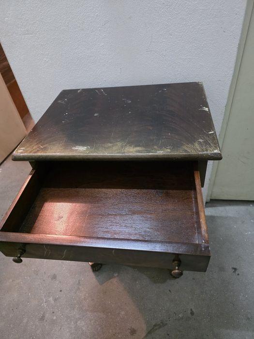 Mesa Antiga em Madeira Maciça para Restauro - Estilo Clássico