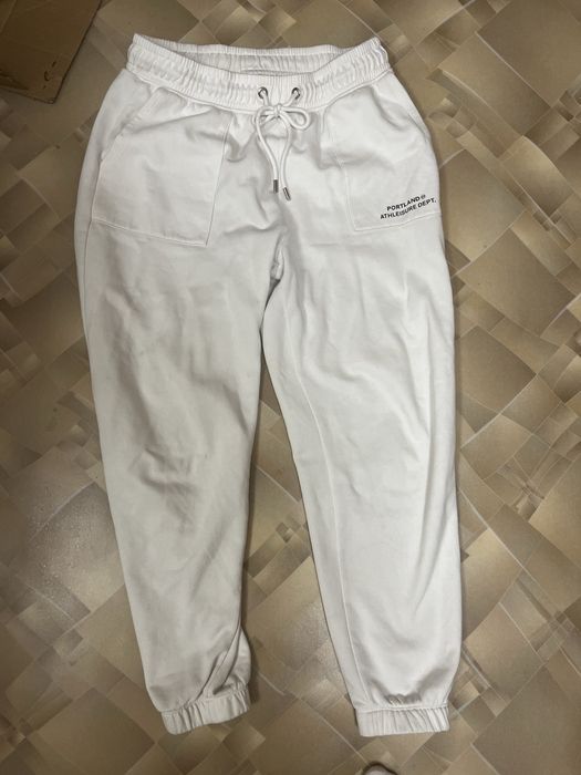 Спортивные штаны  женские оверсайз стильные