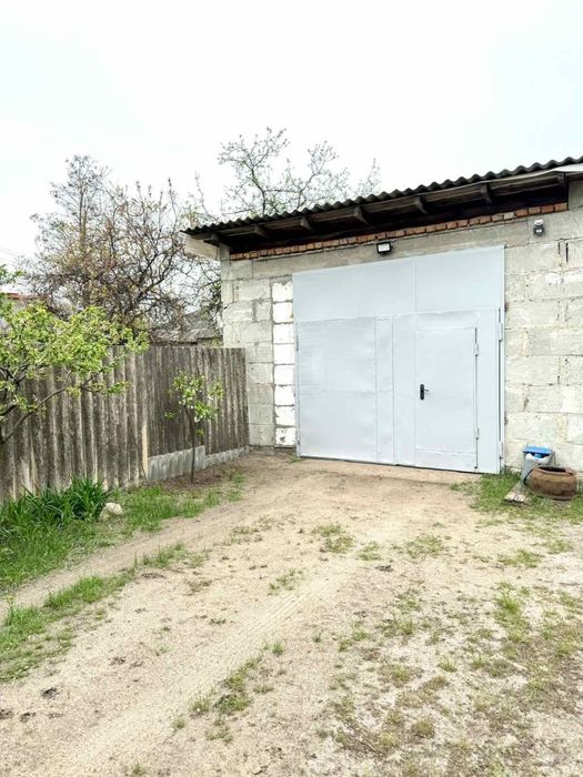 Продам полдома в районе завода Шевченко  со своим двором