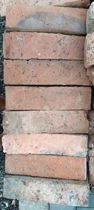 Cegła z rozbiórki, oczyszona