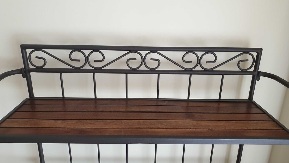 Estante em ferro e madeira