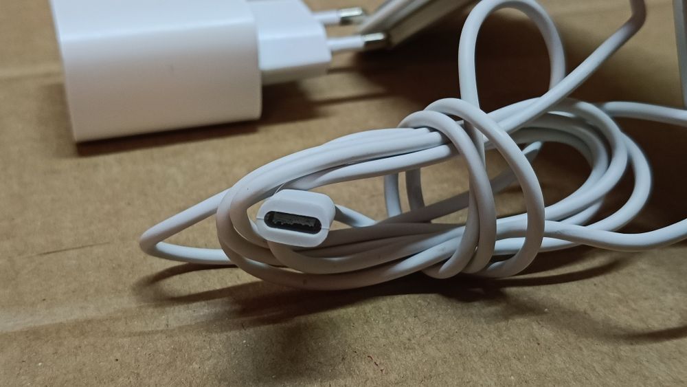 Ulepszona magnetyczna stacja ładująca 2 w 1 z ładowarką 20 W PD USB C