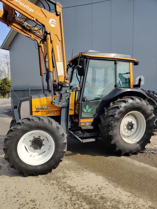 Valtra 700 z ładowacz tur faucheux z wagą
