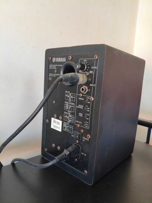 Par de monitores de estúdio Yamaha HS50M ativos