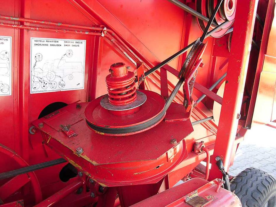 Зерноуборочный комбайн Massey Ferguson 330