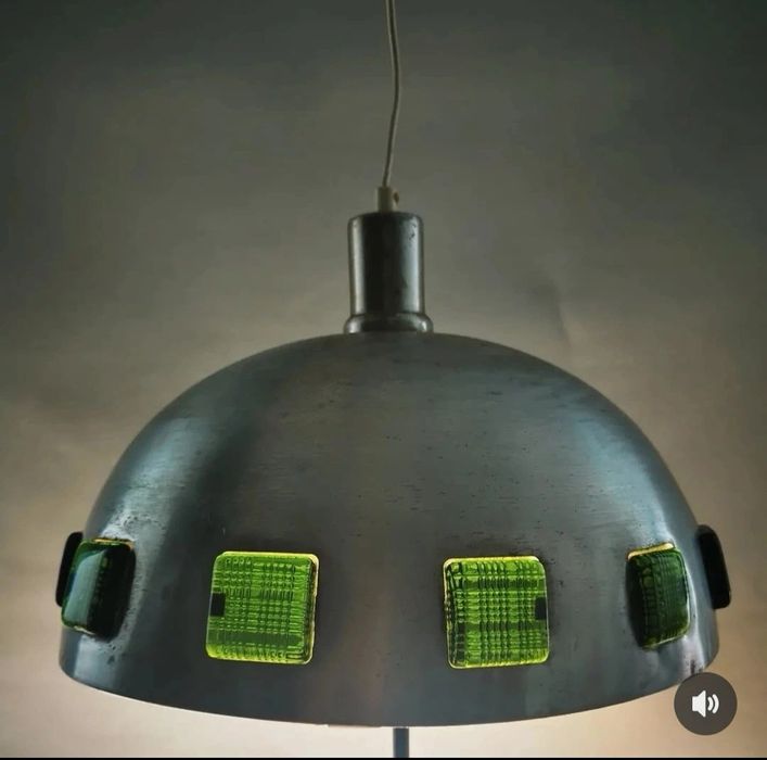 Candeeiro UFO com vidros verdes