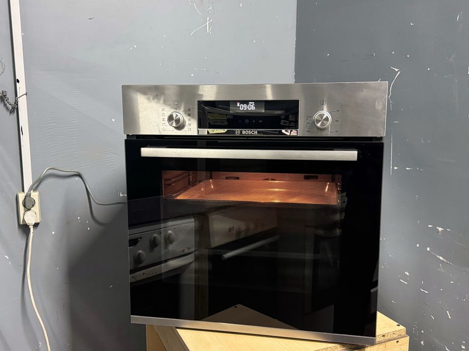 Продам Духовий Шкаф Bosch HBJ558YS3Q Ідеальний стан. Конвекція.