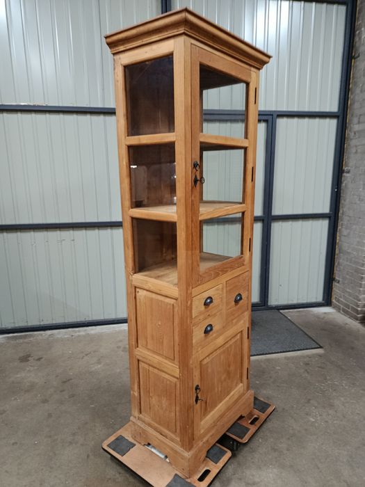 Witryna, witrynka lite drewno egzotyczne. Biblioteczka rustykalna.