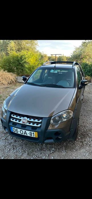 Carro em óptimo estdo tando de interior como de exterior...