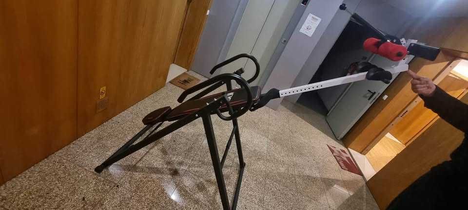 Mesa de inversão dobrável e ajustável