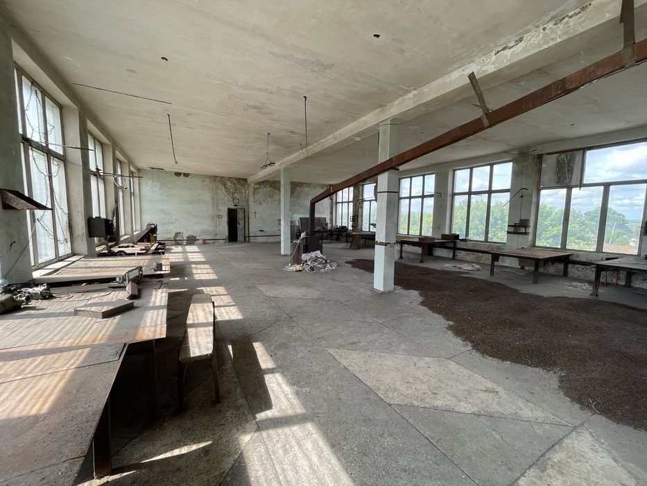 Земельна ділянка, майстерня та гуртожиток