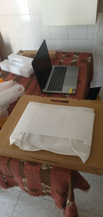 New-in-box gaming netbook, SMS via WhatsApp64741176725378123