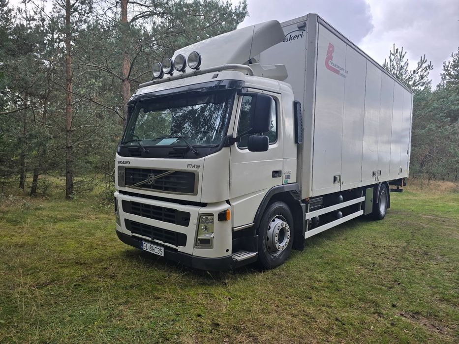 Volvo FM9  Volvo FM9 260 kontener, winda. Pierwszy właściciel w kraju